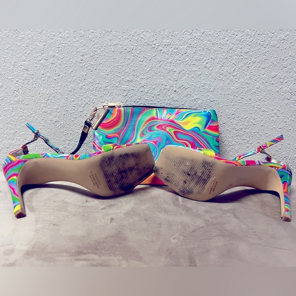 Women’s vibrant abstract heels - Picture 2 of 3